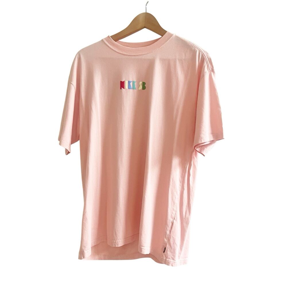 Nike SB Men’s Graphic Tee Loose Fit Size Medium Pink Colorful Artsy Streetwear